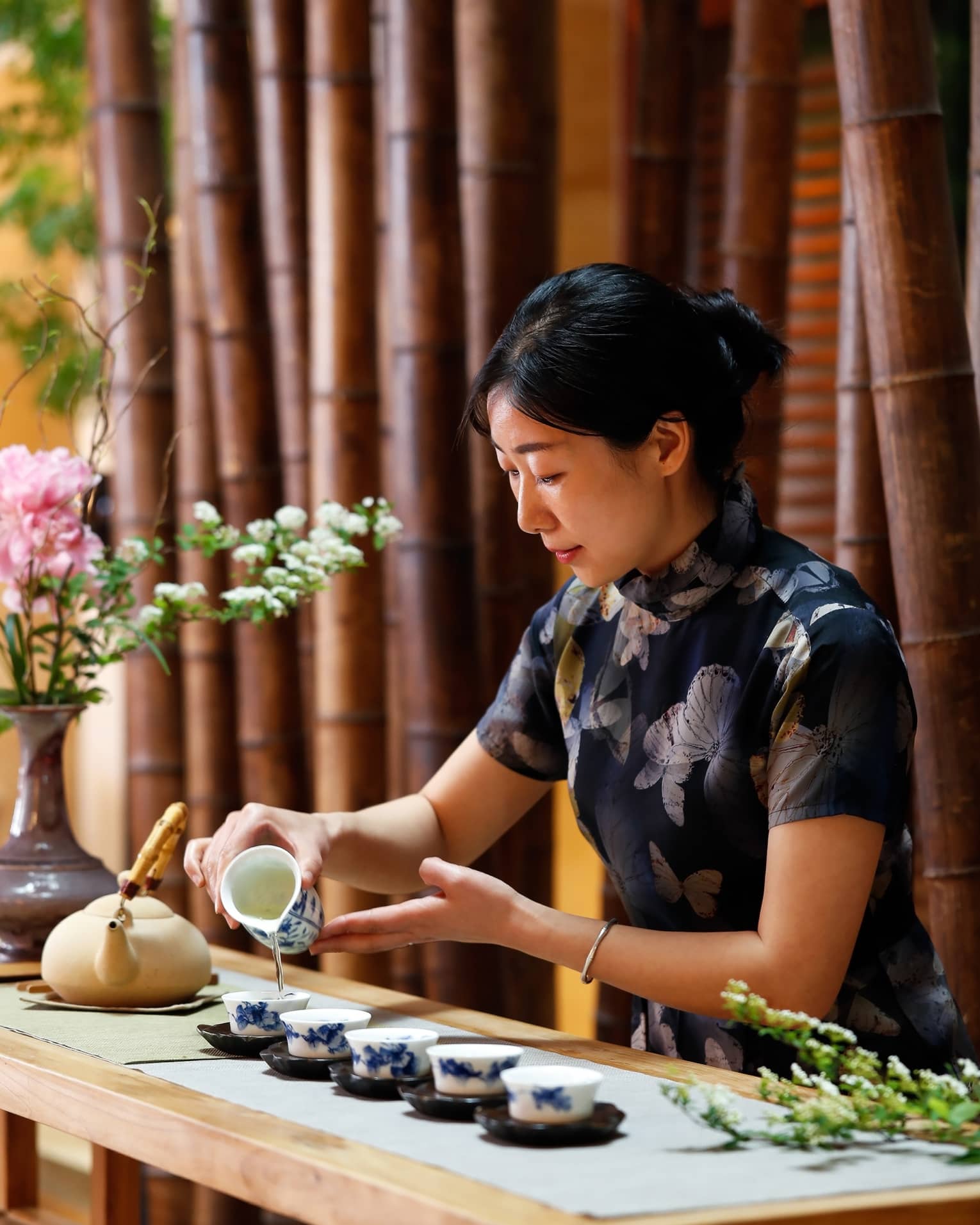 Tea Master Rita Feng pouring tea