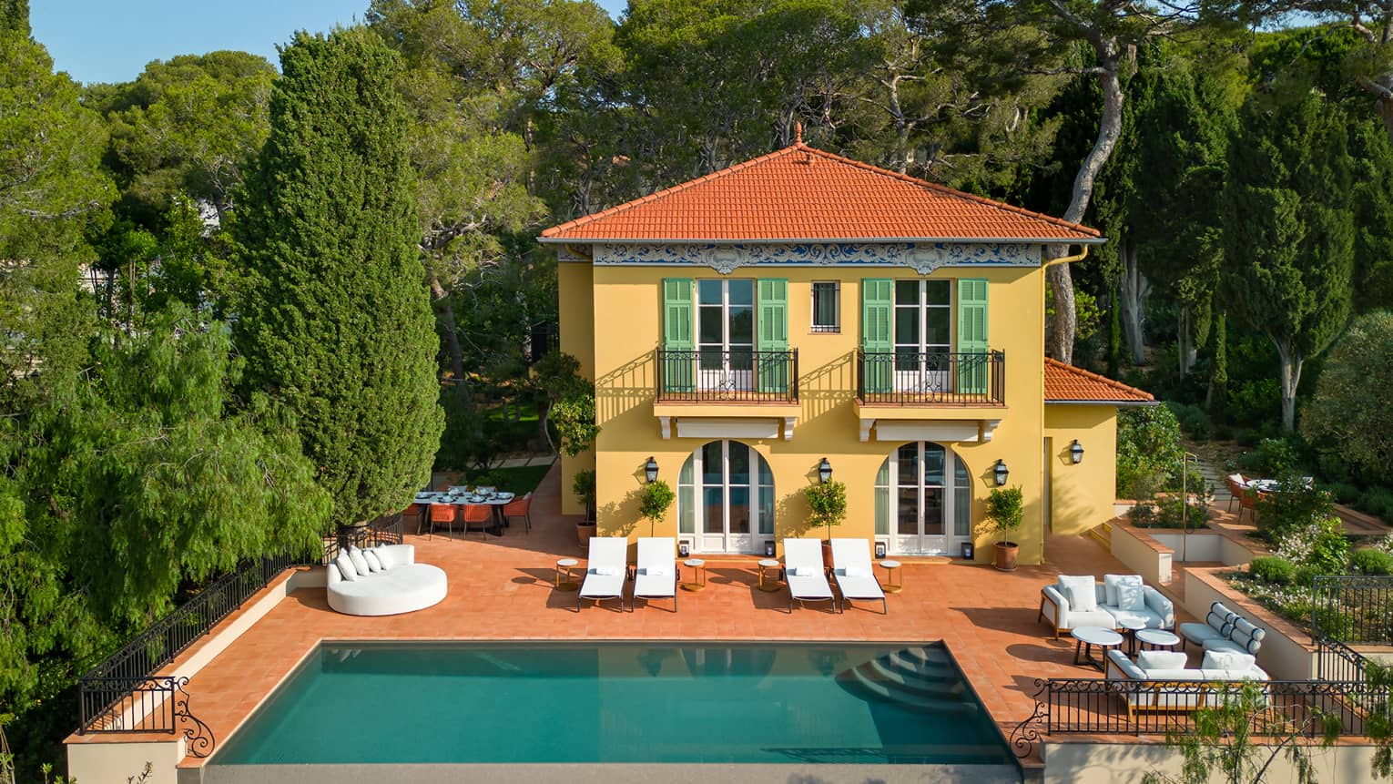Beautiful two-bedroom ocher villa with private pool