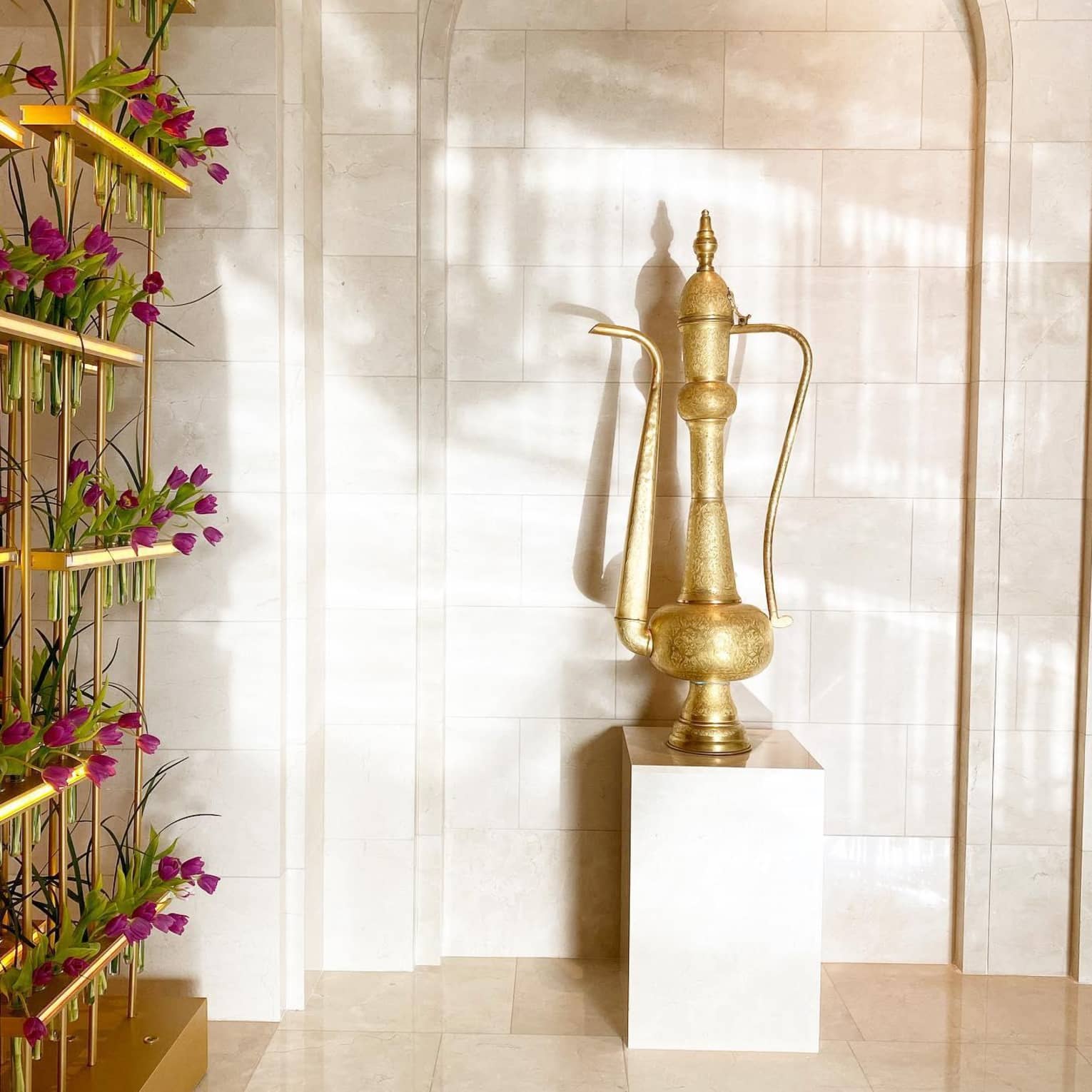 Dubai home decoration with shelf of flowers,dubai home decoration with shelf of flowers