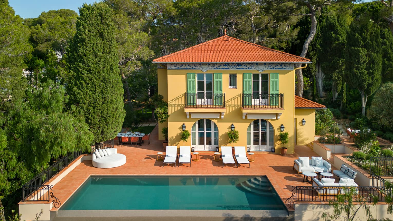 Beautiful two-bedroom ocher villa with private pool