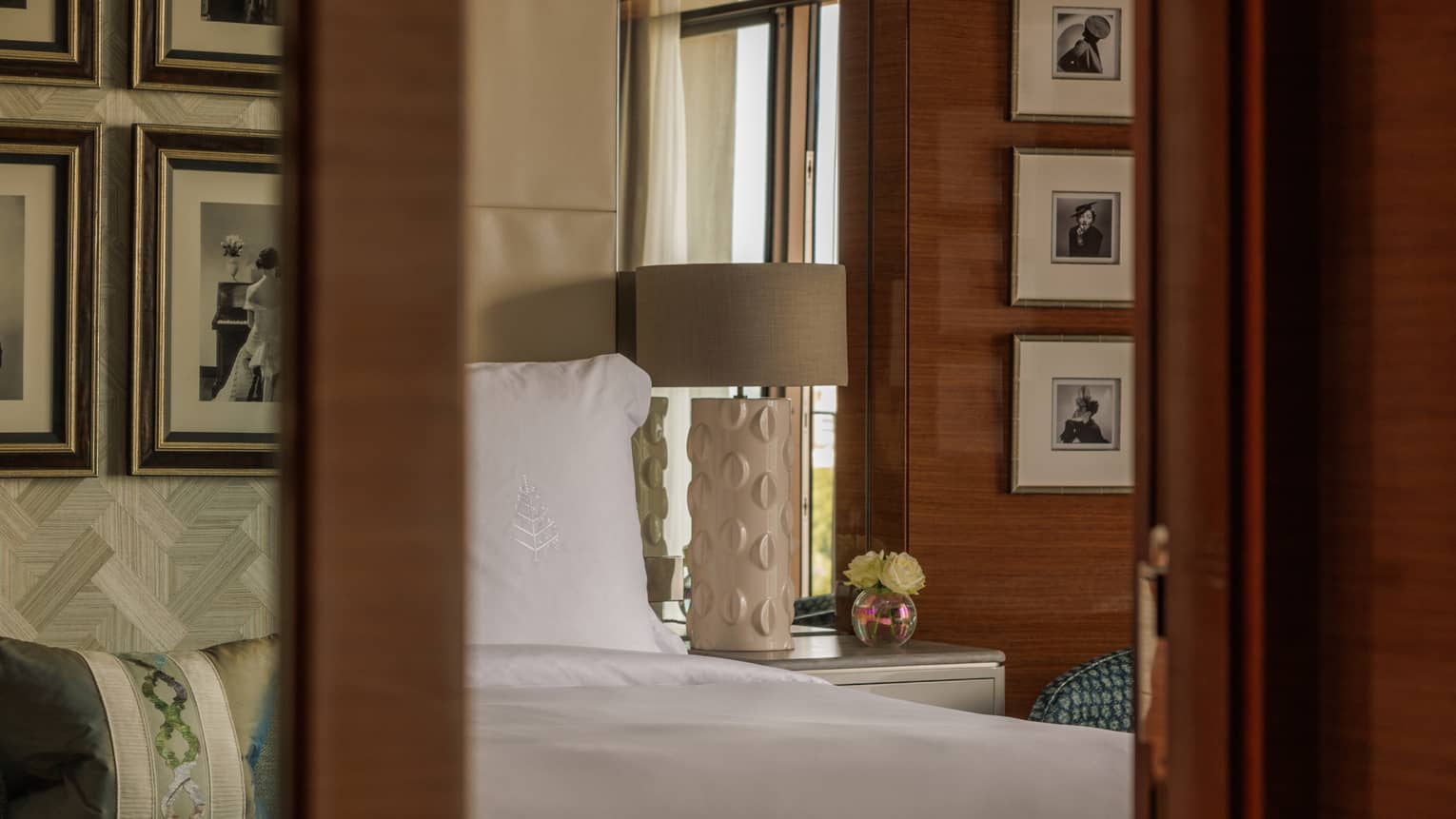 Luxury hotel one-bedroom suite at Four Seasons Hotel London at Park Lane