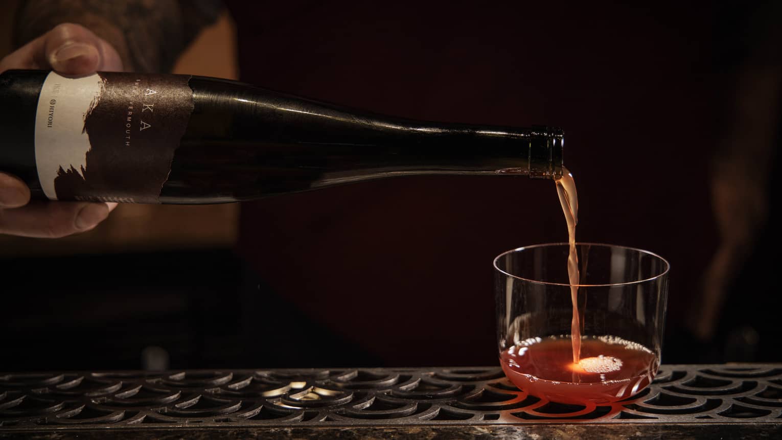 Vermouth cocktail pour