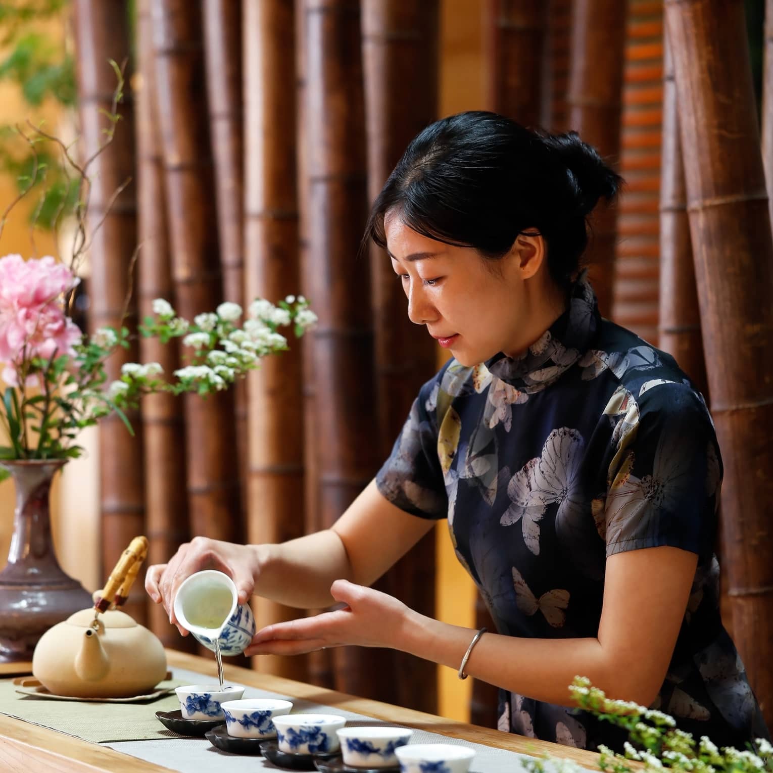 Tea Master Rita Feng pouring tea