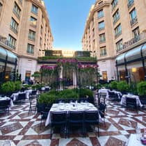 Fine dining restaurant courtyard in city
